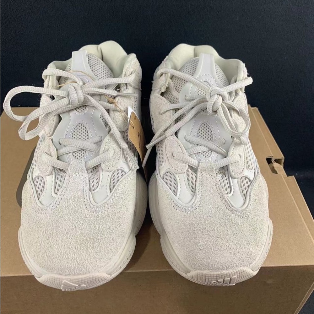 Yeezy 500 low blush
BRAND NEW WITH BOX!! Too small for me :(
Just want money bck